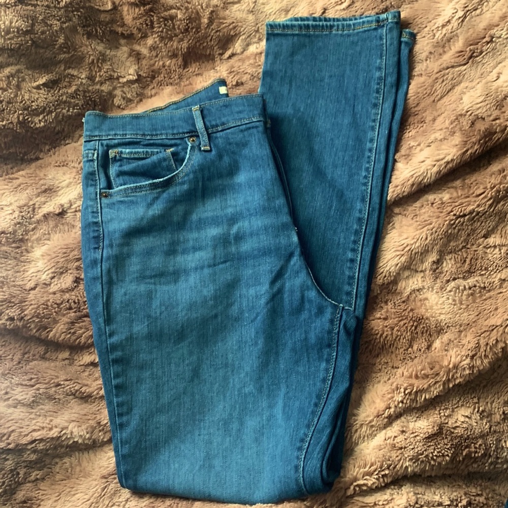 LEVIS WOMENS LIKE NEW 724 HIGH RISE STRAIGHT JEANS WORN ONCE SIZE 32/32